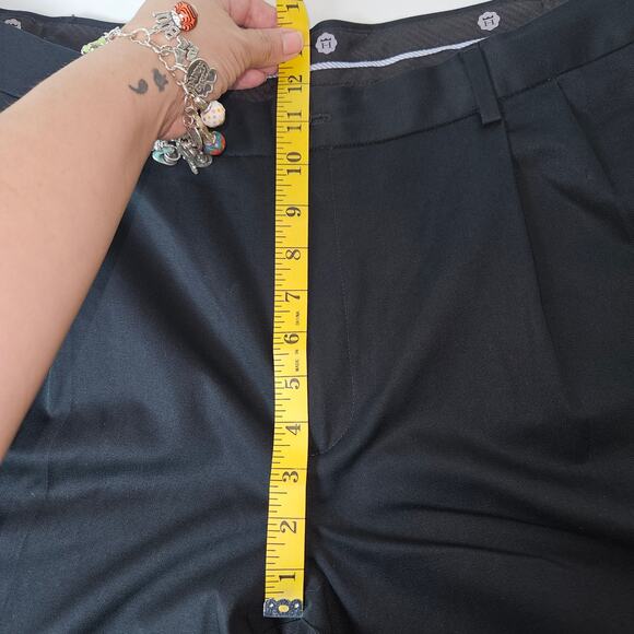 Haggar Pants Men 42x29 Black Classic Fit Work to Weekend Stretch Cotton Chino - Picture 7 of 9